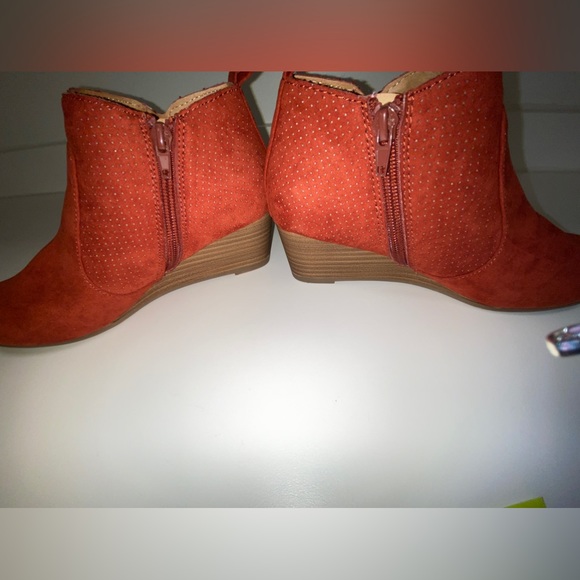 DV8 Bates Faux Suade, Perforated side zip Wedge fall Bootie,Orange Red,Size 7EUC - Picture 4 of 6
